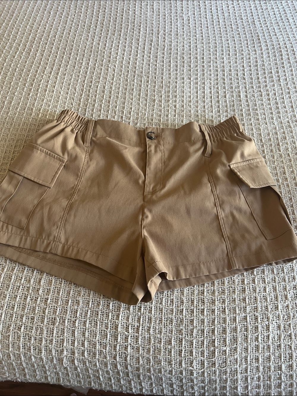 SHEIN Women's Cargo Shorts in Tan